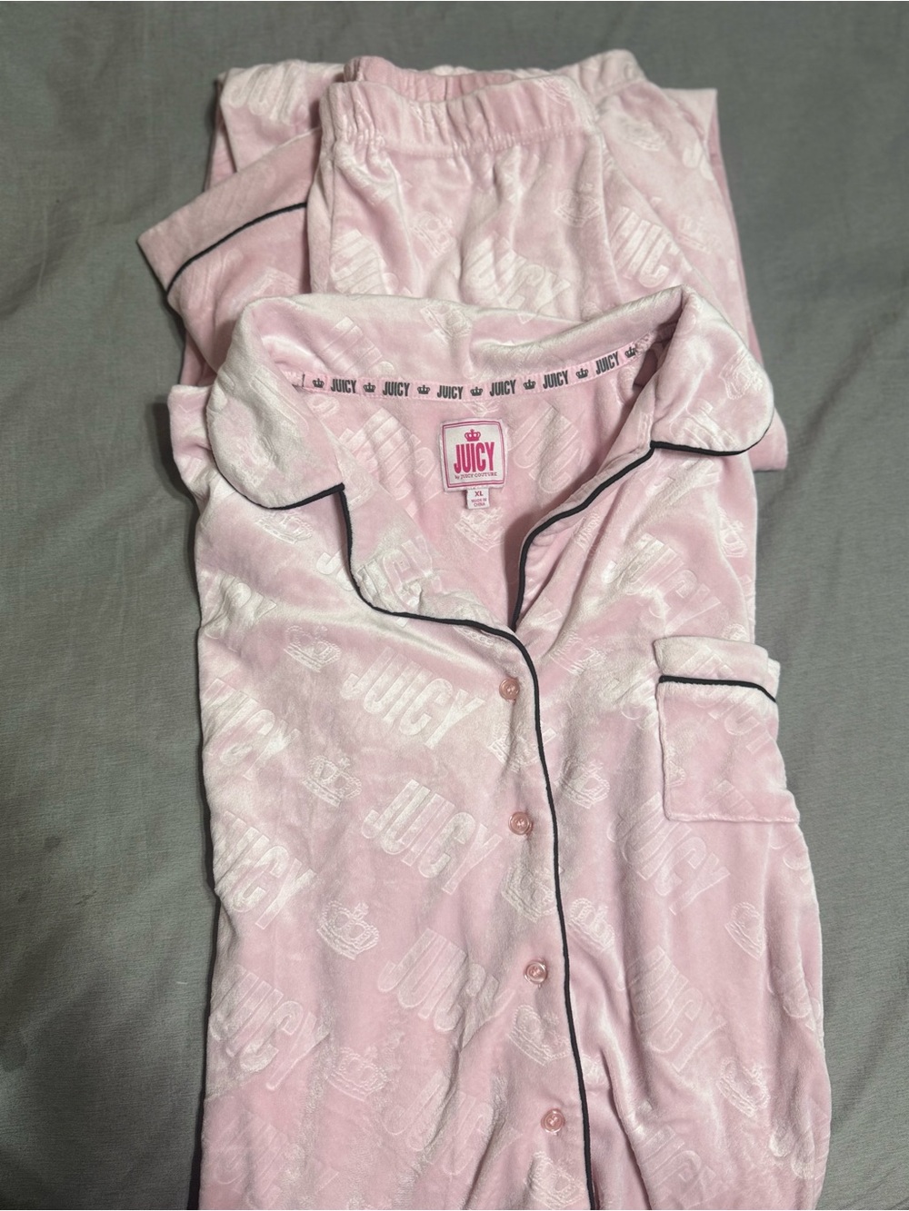 Juicy Couture Light Pink Logo-Print Pajama Set with Black Piping